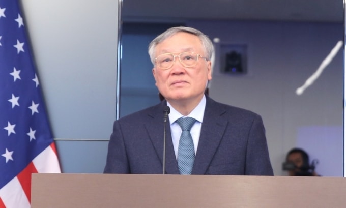 Phó thủ tướng Thường trực Nguyễn Hòa Bình phát biểu trước các nhà đầu tư Mỹ, ngày 23/3, tại New York. Ảnh: VGP