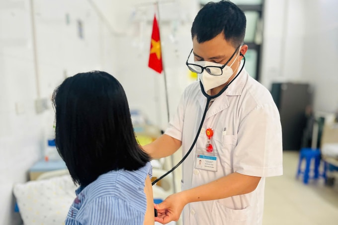 Một bệnh nhân điều trị tại Bệnh viện Phổi Trung ương. Ảnh: Thu Hương