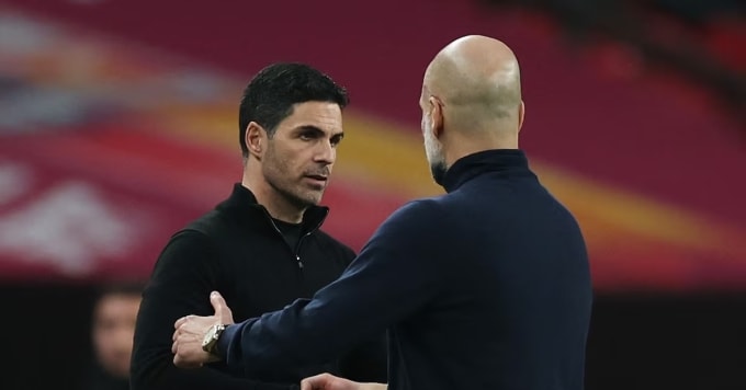 HLV Mikel Arteta (trái) bắt tay Pep Guardiola trước trận chung kết Cup Liên đoàn Anh 2026. Ảnh: Reuters