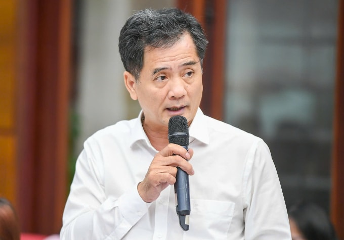 Ông Nguyễn Văn Đính phát biểu tại hội thảo về lãi suất và cơ hội đầu tư bất động sản. Ảnh: Tiền Phong