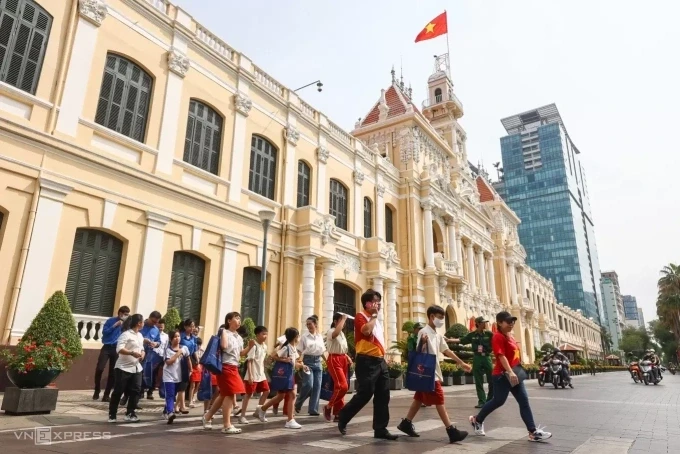 Đường Lê Thánh Tôn trước trụ sở UBND TP HCM. Ảnh: Quỳnh Trần