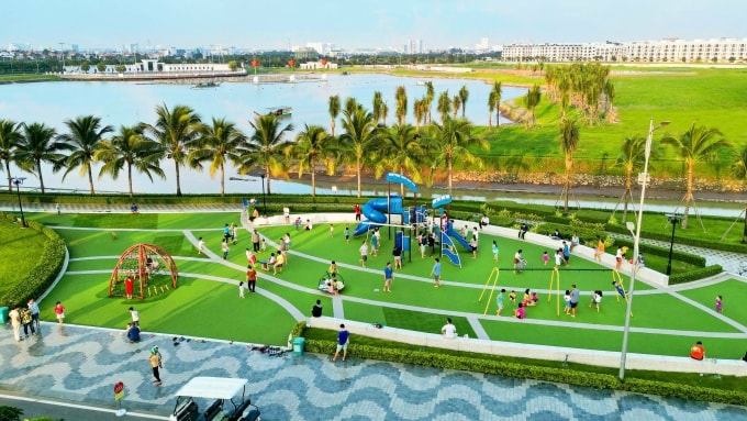 Công viên ven sông tại Van Phuc City. Ảnh: VPG