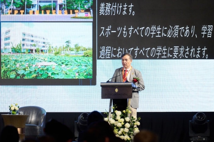 TS. Lê Trường Tùng chia sẻ bài tham luận tại Nikkei Digital Forum in Asia 2026. Ảnh: Trường Đại học FPT