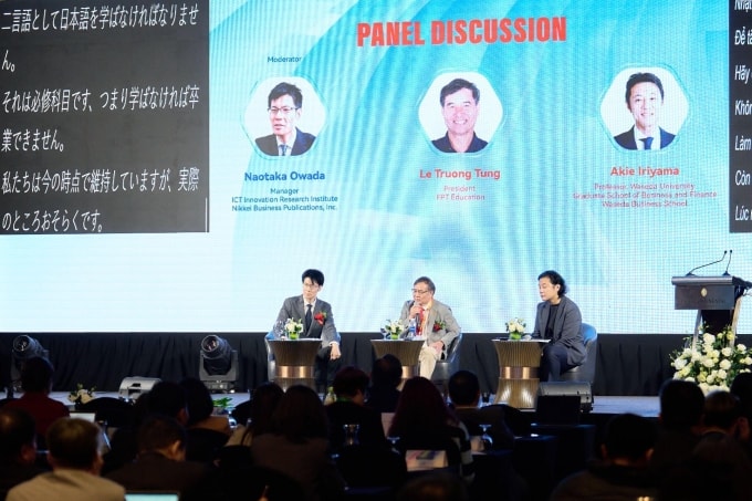 TS. Lê Trường Tùng tọa đàm với các chuyên gia Nhật Bản tại sự kiện. Ảnh: Trường Đại học FPT