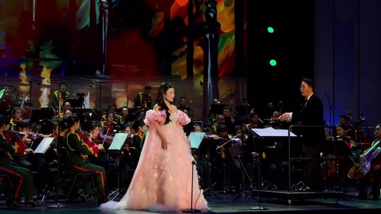 Đào Tố Loan hát trong chương trình 'Thanh âm dưới ánh mặt trời'