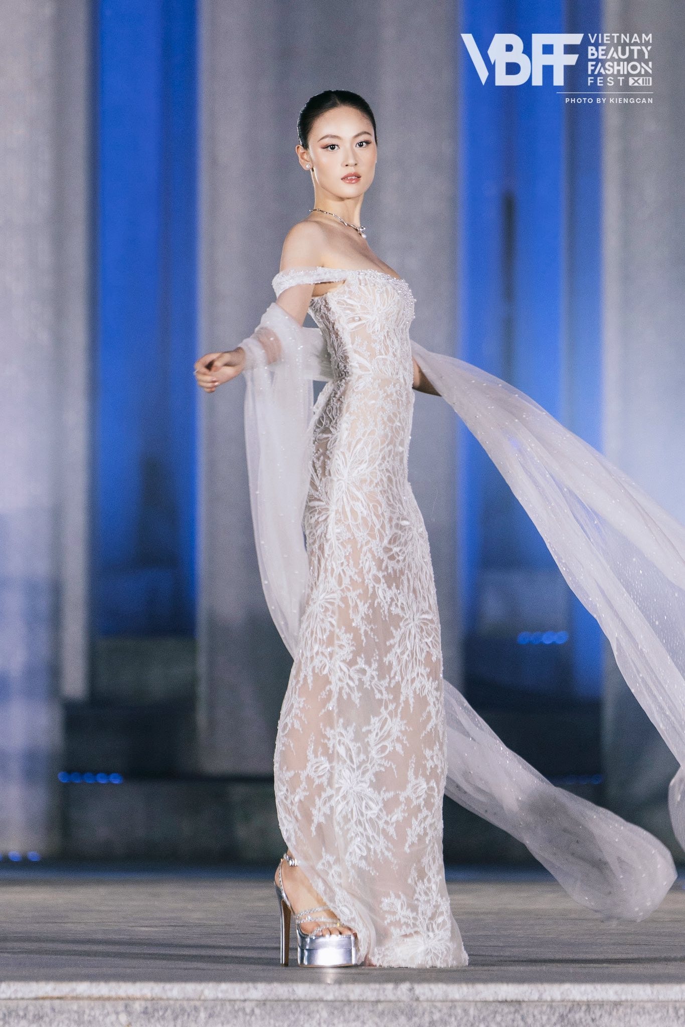 Trần Phương Linh catwalk ở Miss World Vietnam 2025