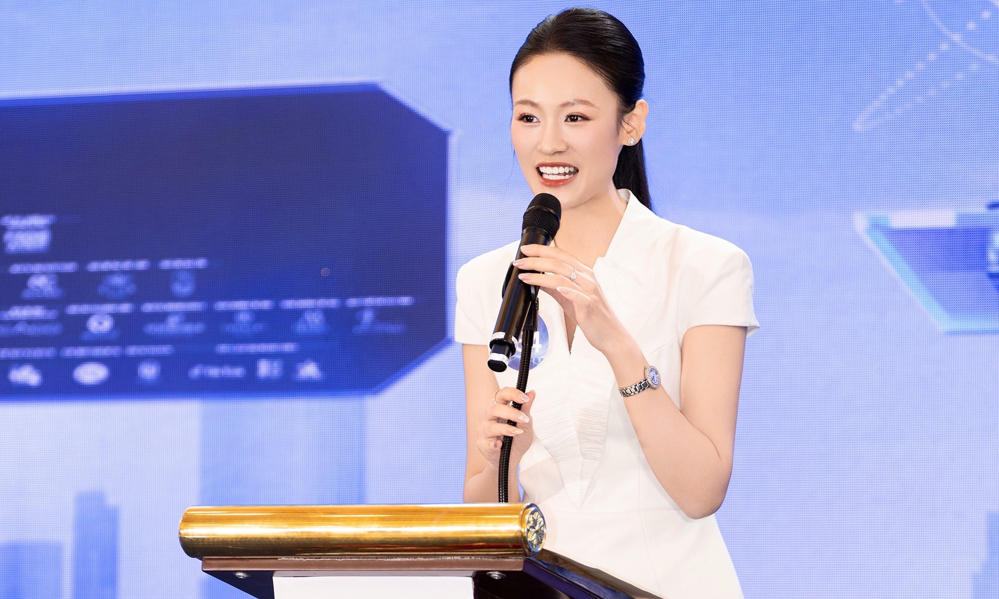 Trần Phương Linh tại phần thi 'Người đẹp bản lĩnh' Miss World Vietnam