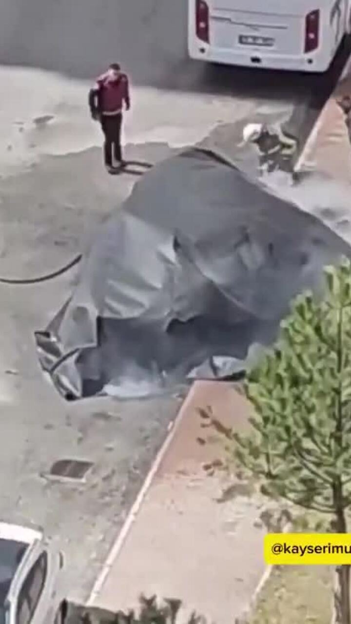 Phủ chăn kín ôtô điện để dập cháy