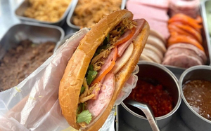 Nghi ngộ độc bánh mì ở Quảng Ngãi: 19 người nhập viện, cơ sở bị tạm dừng hoạt động- Ảnh 2.