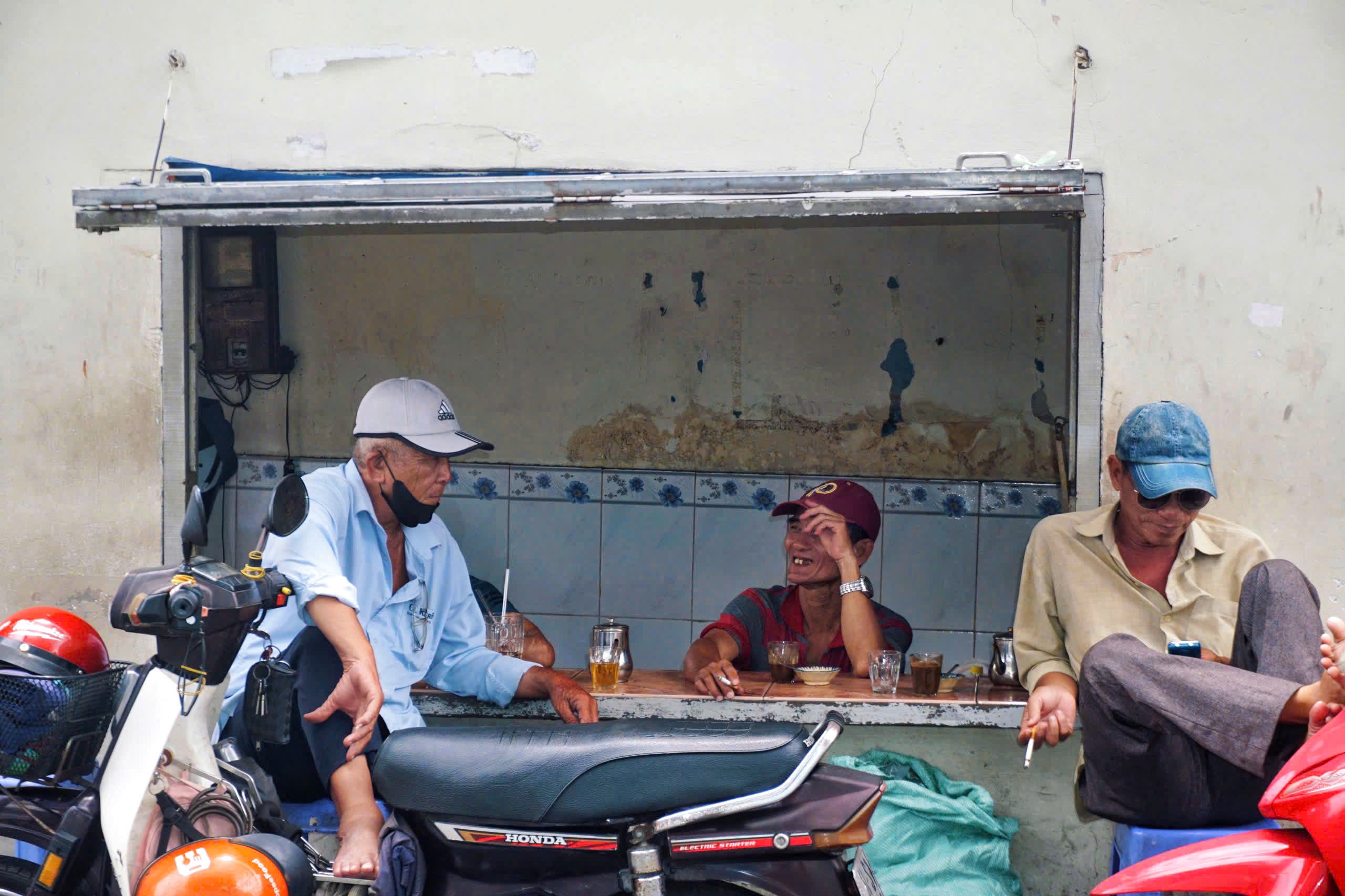 Tìm lại Sài Gòn xưa trong những quán cà phê hơn nửa thế kỷ  - Ảnh 16.