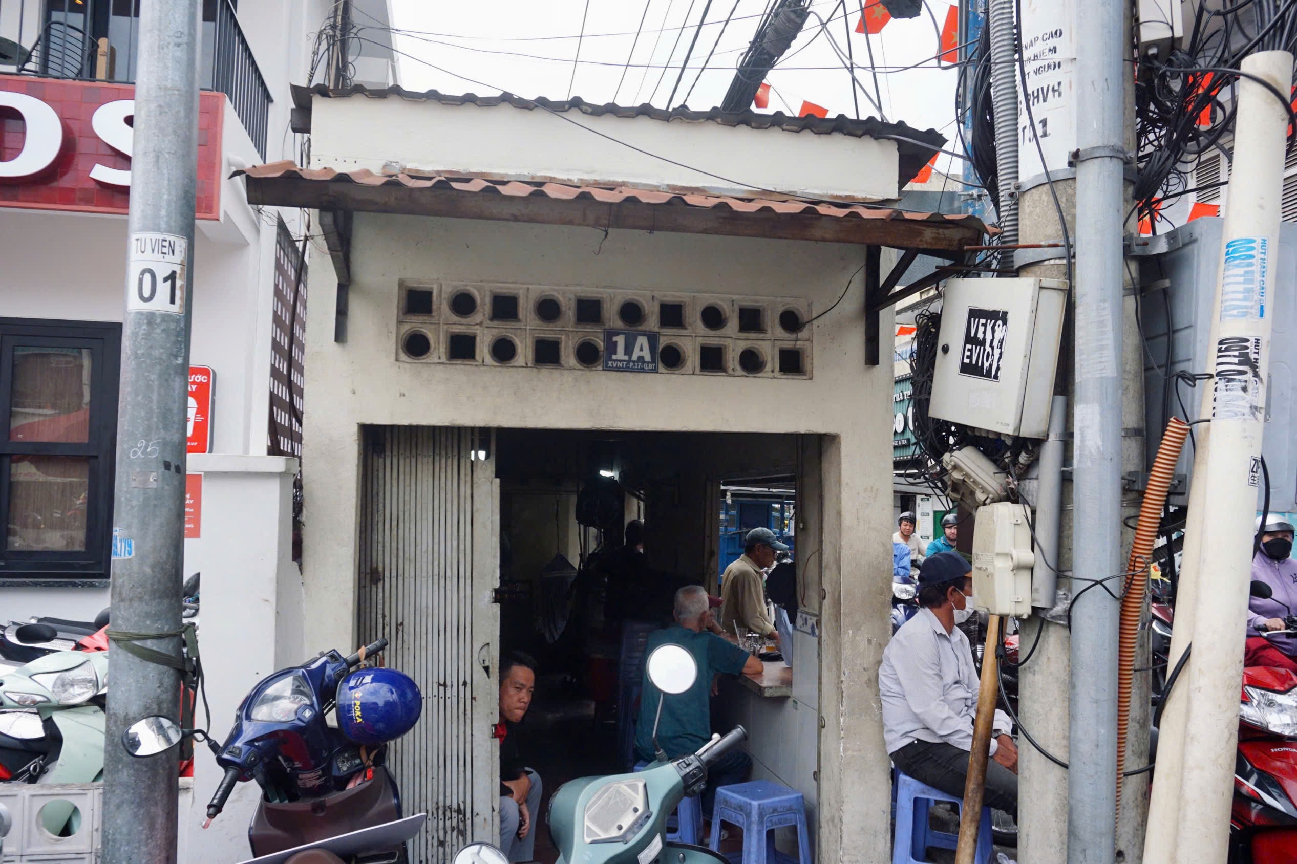 Tìm lại Sài Gòn xưa trong những quán cà phê hơn nửa thế kỷ  - Ảnh 13.