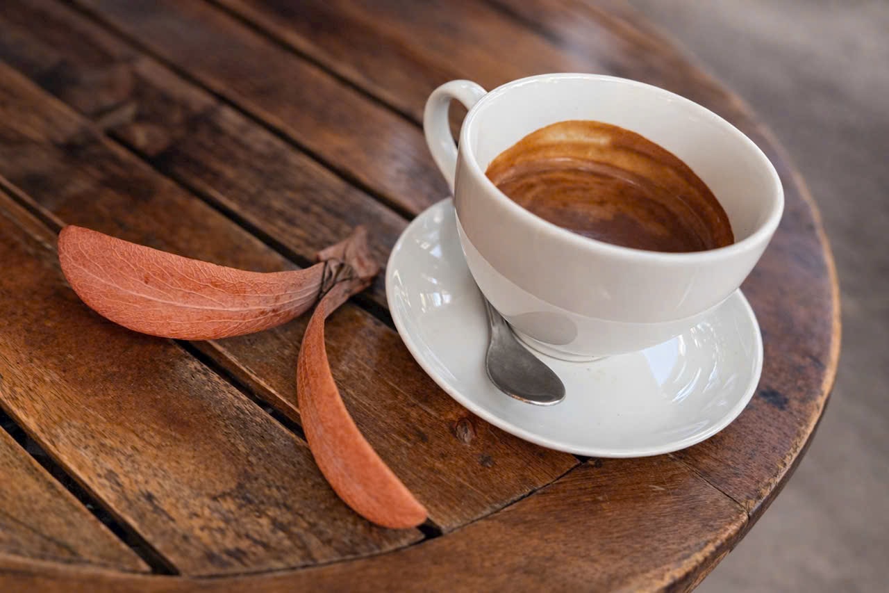 Ly đen không đá kéo tôi về với những thói quen - Ảnh 1.