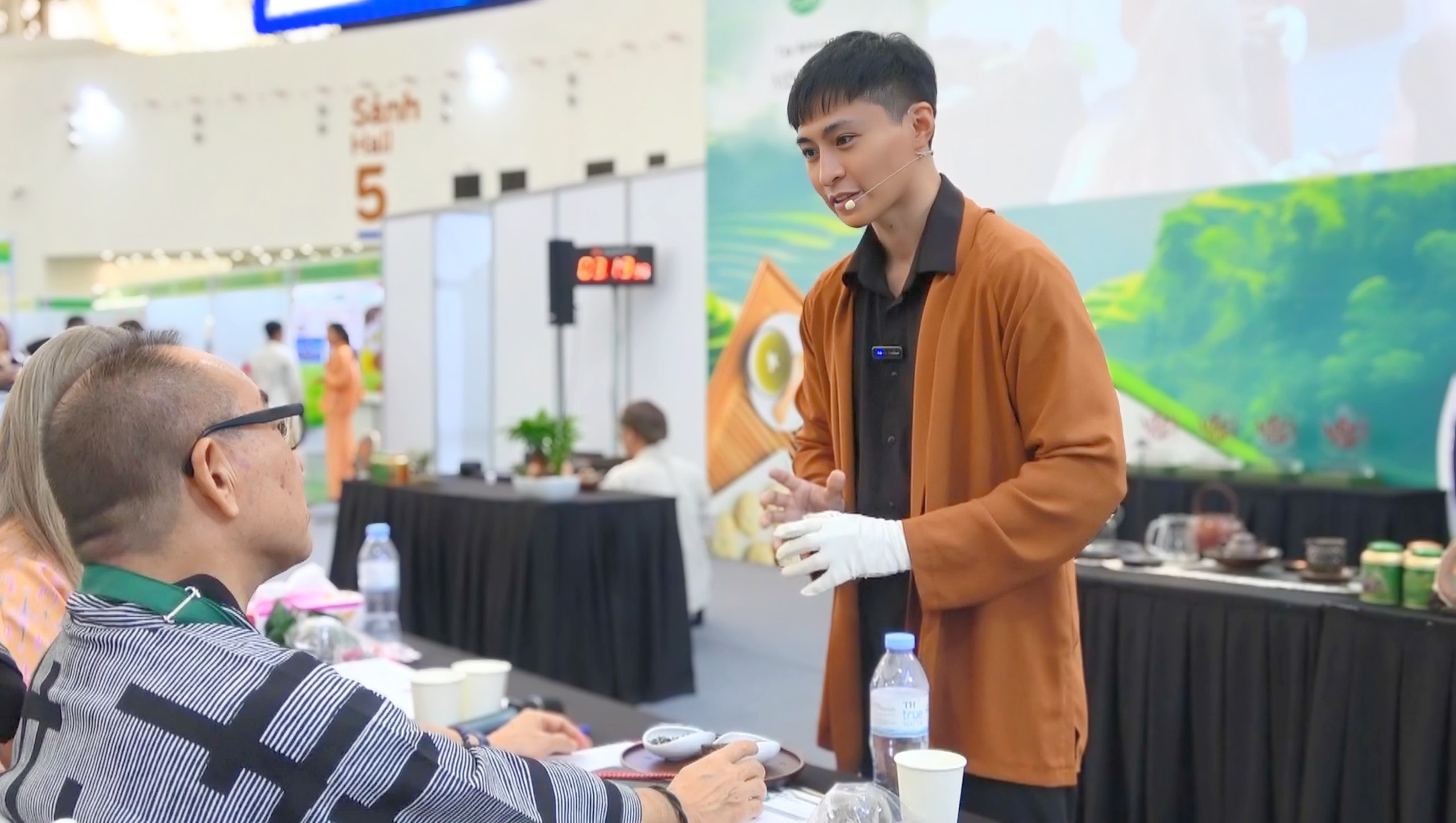 Chiếc cối xay cà phê và chén trà "động" của anh chàng 9X điển trai - Ảnh 2.