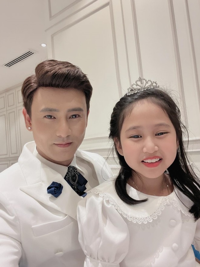 Ca sĩ Ưng Đại Vệ: Chấp nhận lùi lại hào quang để trọn vẹn trách nhiệm làm bố đơn thân- Ảnh 2. Ca sĩ Ưng Đại Vệ: Chấp nhận lùi lại hào quang để trọn vẹn trách nhiệm làm bố đơn thân- Ảnh 2.