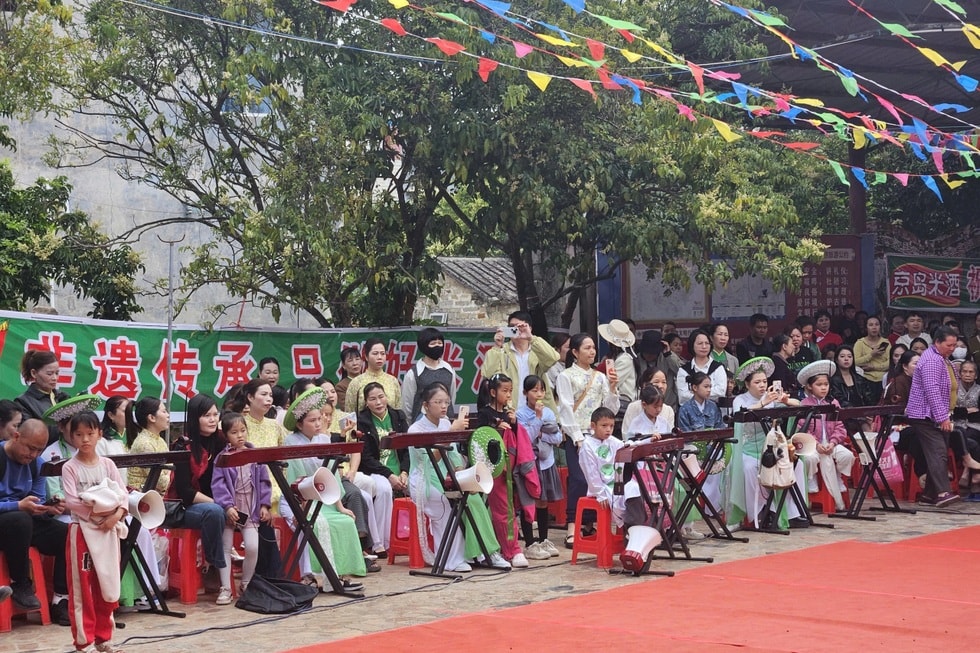 Ngôi làng ở Trung Quốc nói tiếng Việt, phụ nữ mặc áo dài, đánh đàn bầu - 7