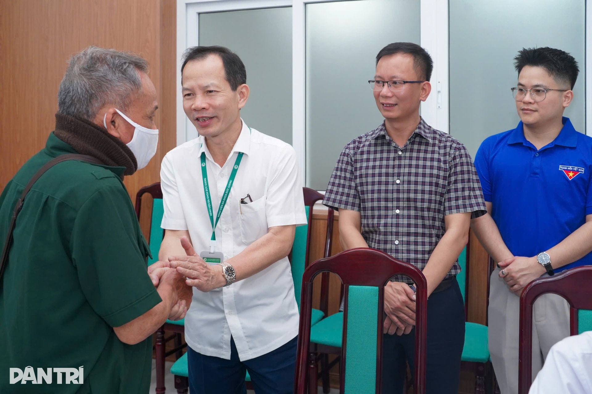 Hơn 300 cựu thanh niên xung phong, nạn nhân dioxin được khám miễn phí - 7 Hơn 300 cựu thanh niên xung phong, nạn nhân dioxin được khám miễn phí - 7