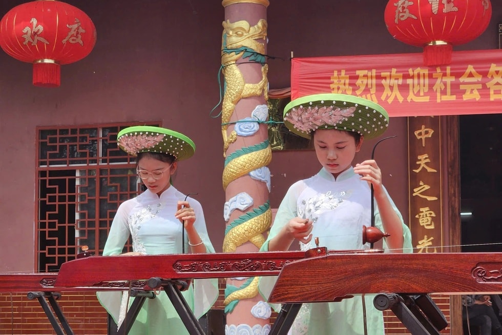 Ngôi làng ở Trung Quốc nói tiếng Việt, phụ nữ mặc áo dài, đánh đàn bầu - 8
