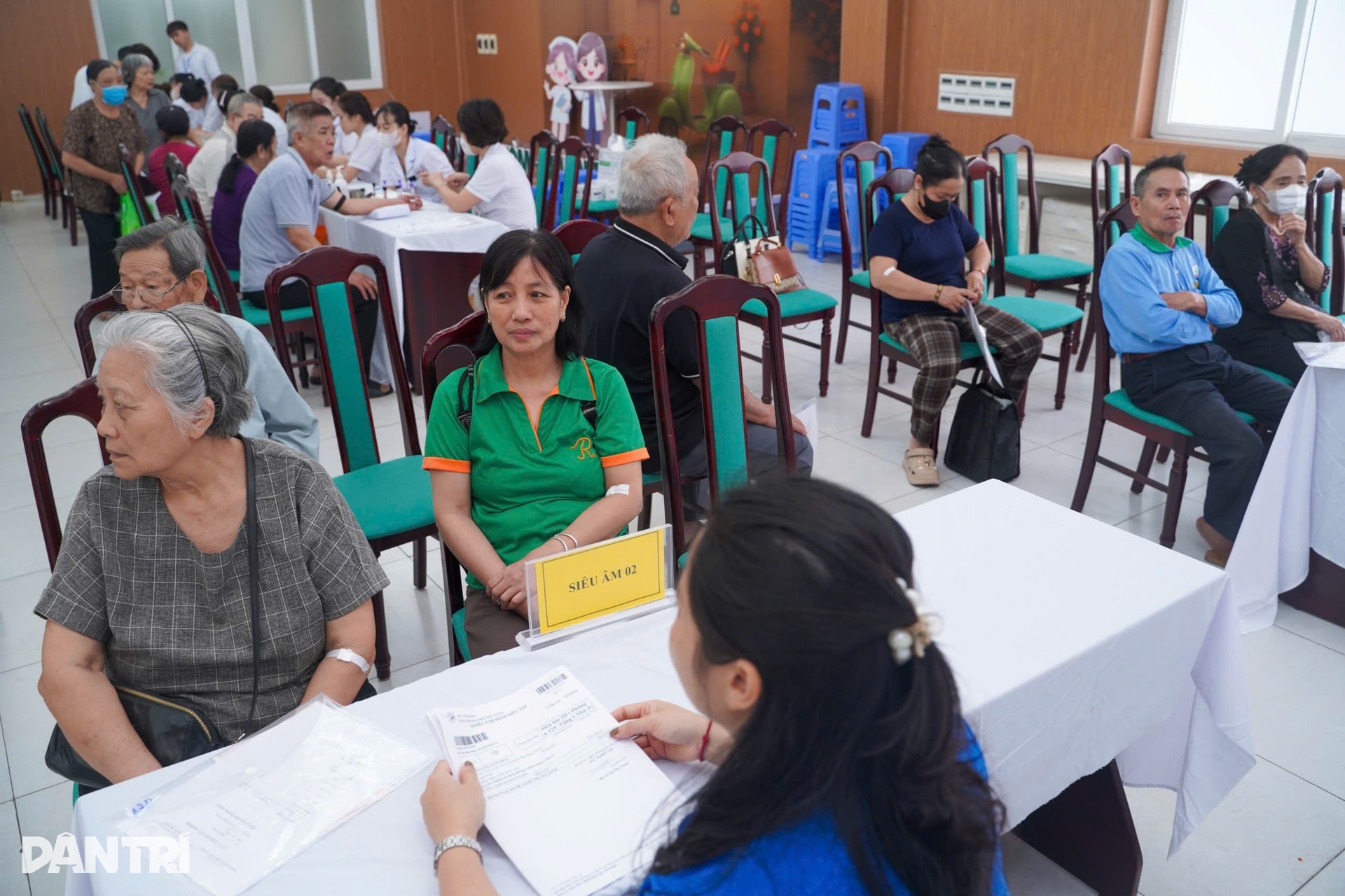 Hơn 300 cựu thanh niên xung phong, nạn nhân dioxin được khám miễn phí - 3 Hơn 300 cựu thanh niên xung phong, nạn nhân dioxin được khám miễn phí - 3