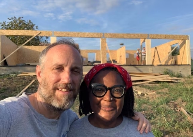 Vợ chồng Andrew Blackman. Ảnh: Genie Austin