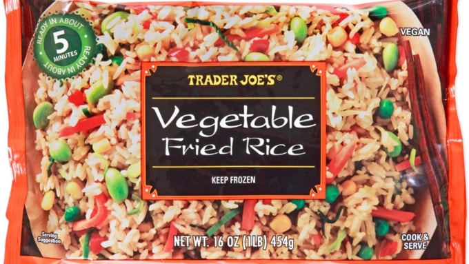 Sản phẩm cơm chiên rau củ của Trader Joe’s được bổ sung vào danh mục thu hồi quy mô lớn do nghi vấn nhiễm các mảnh kính vỡ. Ảnh: Trader Joe’s