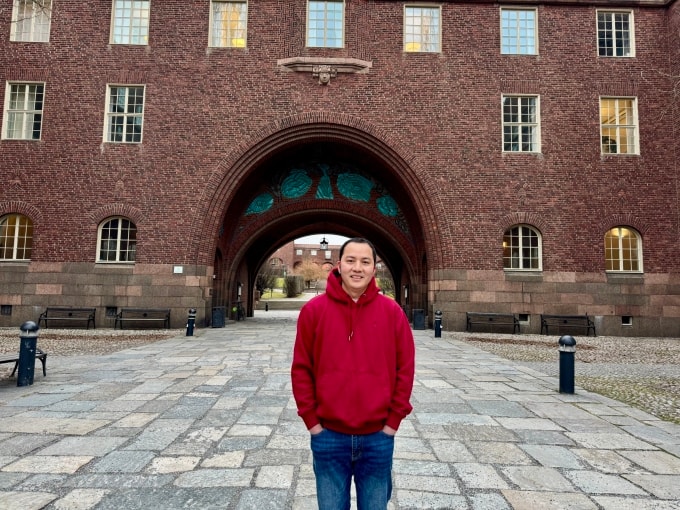 TS Phạm Anh Tuấn trong khuôn viên KTH. Ảnh: Nhân vật cung cấp