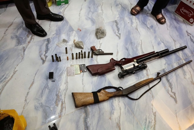 Nhiều súng đạn bị thu giữ. Ảnh: Công an cung cấp
