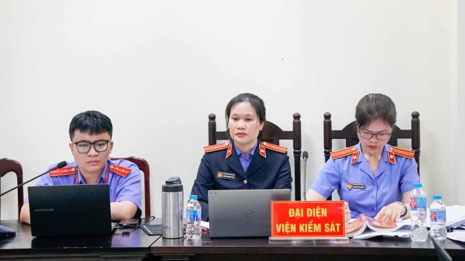 Đại diện VKS tại tòa. Ảnh: Danh Lam