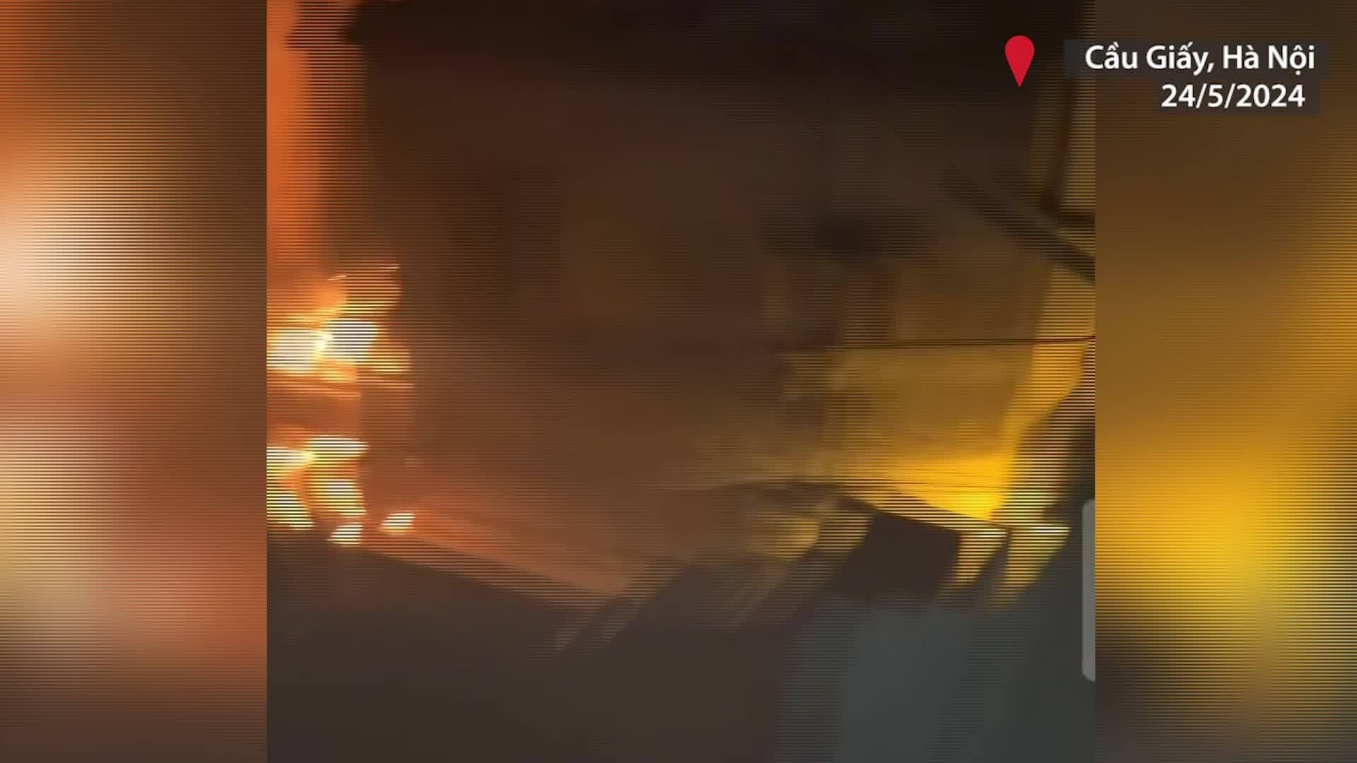 Lời kêu cứu người trong vụ cháy là động lực của tôi phá thủng tường