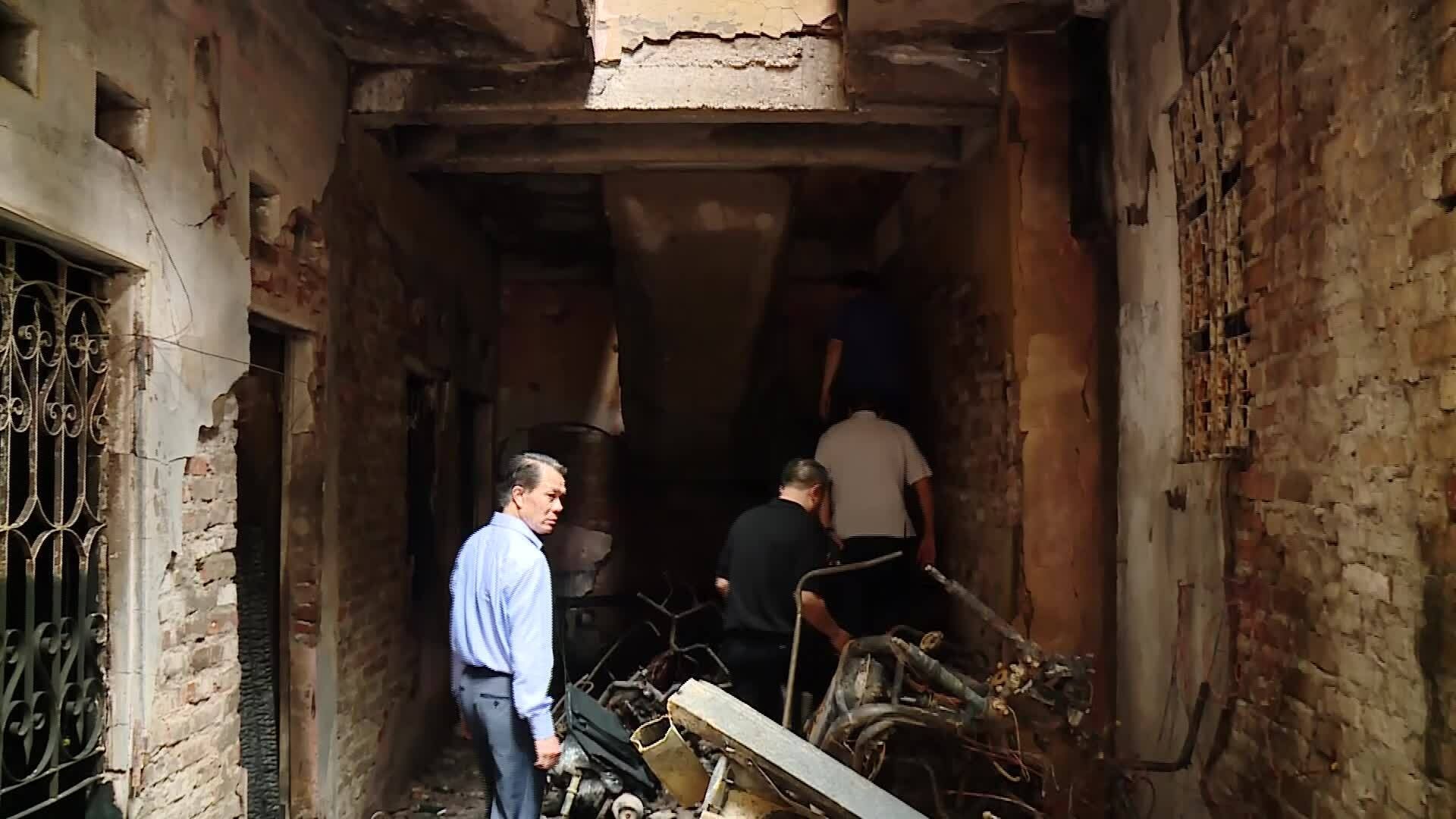 Video bên trong căn nhà cháy rụi, 14 người chết ở Trung Kính