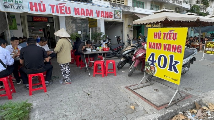 Chủ quán phở ở TPHCM quyết không tăng giá Dù gas tăng giá cao năm 2026 - Ảnh 2. Chủ quán phở ở TPHCM quyết không tăng giá Dù gas tăng giá cao năm 2026 - Ảnh 2.