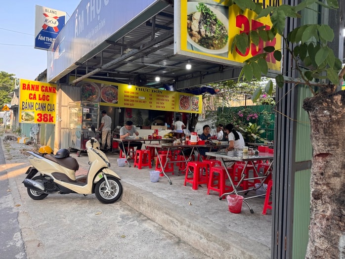 Chủ quán phở ở TPHCM quyết không tăng giá Dù gas tăng giá cao năm 2026 - Ảnh 4. Chủ quán phở ở TPHCM quyết không tăng giá Dù gas tăng giá cao năm 2026 - Ảnh 4.