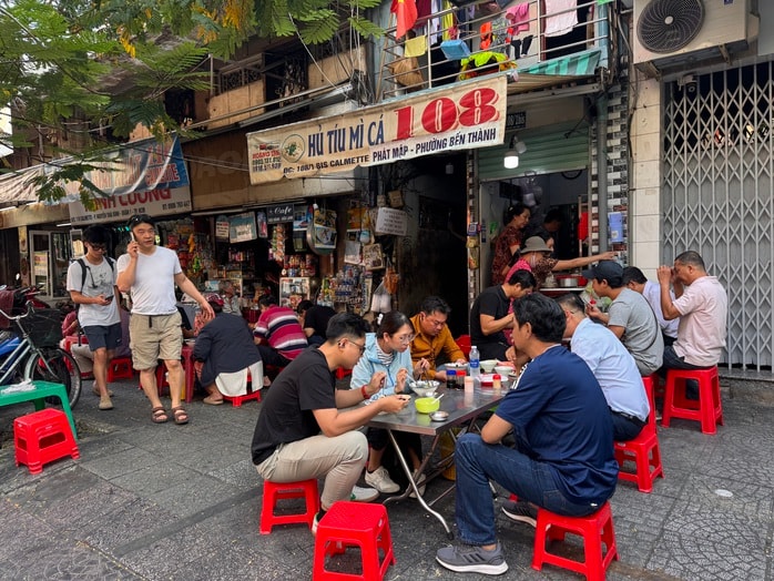 Chủ quán phở ở TPHCM quyết không tăng giá Dù gas tăng giá cao năm 2026 - Ảnh 3. Chủ quán phở ở TPHCM quyết không tăng giá Dù gas tăng giá cao năm 2026 - Ảnh 3.