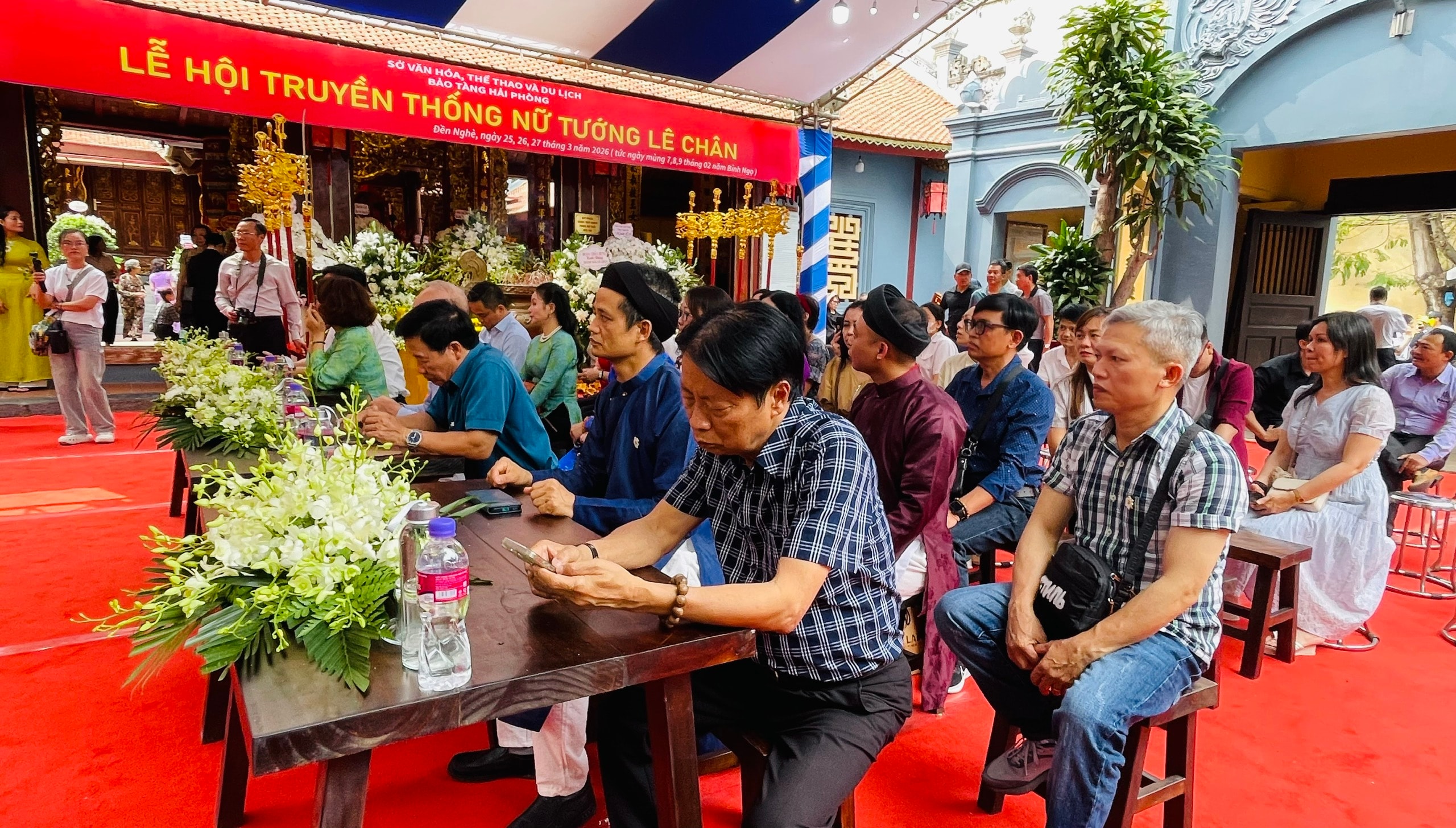 Độc đáo hội thi hoa Thủy tiên trong lễ hội Thánh Mẫu Lê Chân- Ảnh 2. Độc đáo hội thi hoa Thủy tiên trong lễ hội Thánh Mẫu Lê Chân- Ảnh 2.