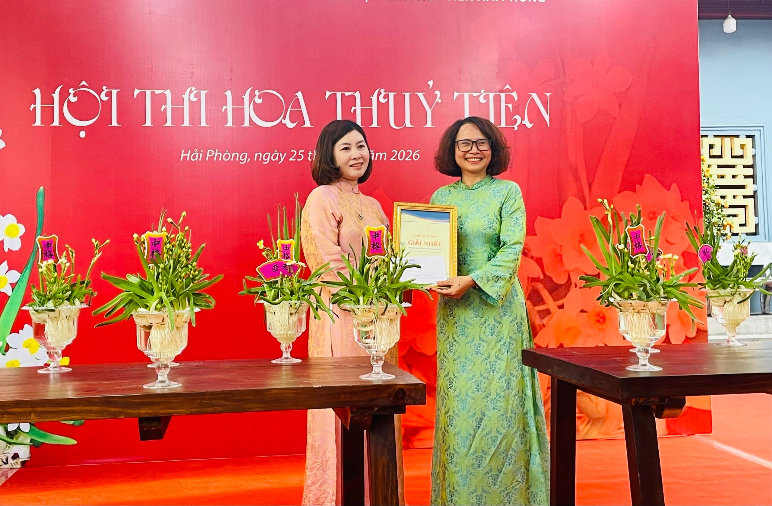 Độc đáo hội thi hoa Thủy tiên trong lễ hội Thánh Mẫu Lê Chân- Ảnh 7. Độc đáo hội thi hoa Thủy tiên trong lễ hội Thánh Mẫu Lê Chân- Ảnh 7.