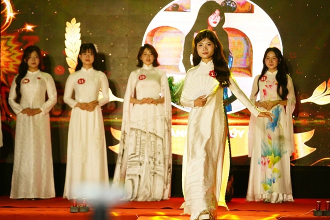 Nét duyên dáng, thanh lịch của nữ sinh ngành Y – Dược Quảng Trị- Ảnh 7. Nét duyên dáng, thanh lịch của nữ sinh ngành Y – Dược Quảng Trị- Ảnh 7.