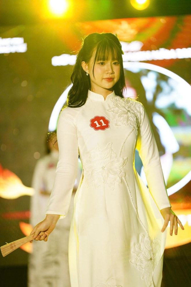 Nét duyên dáng, thanh lịch của nữ sinh ngành Y – Dược Quảng Trị- Ảnh 8. Nét duyên dáng, thanh lịch của nữ sinh ngành Y – Dược Quảng Trị- Ảnh 8.