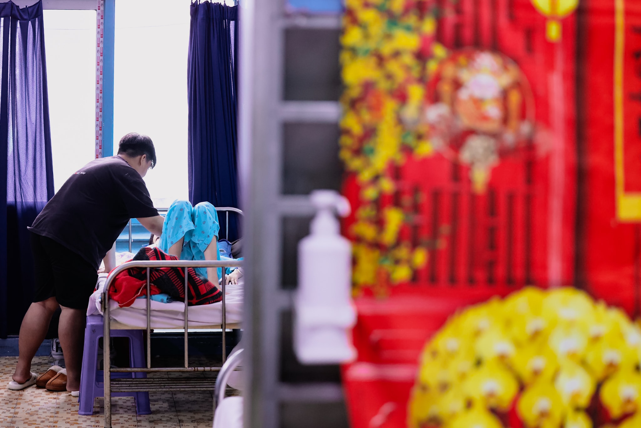 Với người lao động tự do, việc nhập viện đồng nghĩa với thu nhập bằng không.