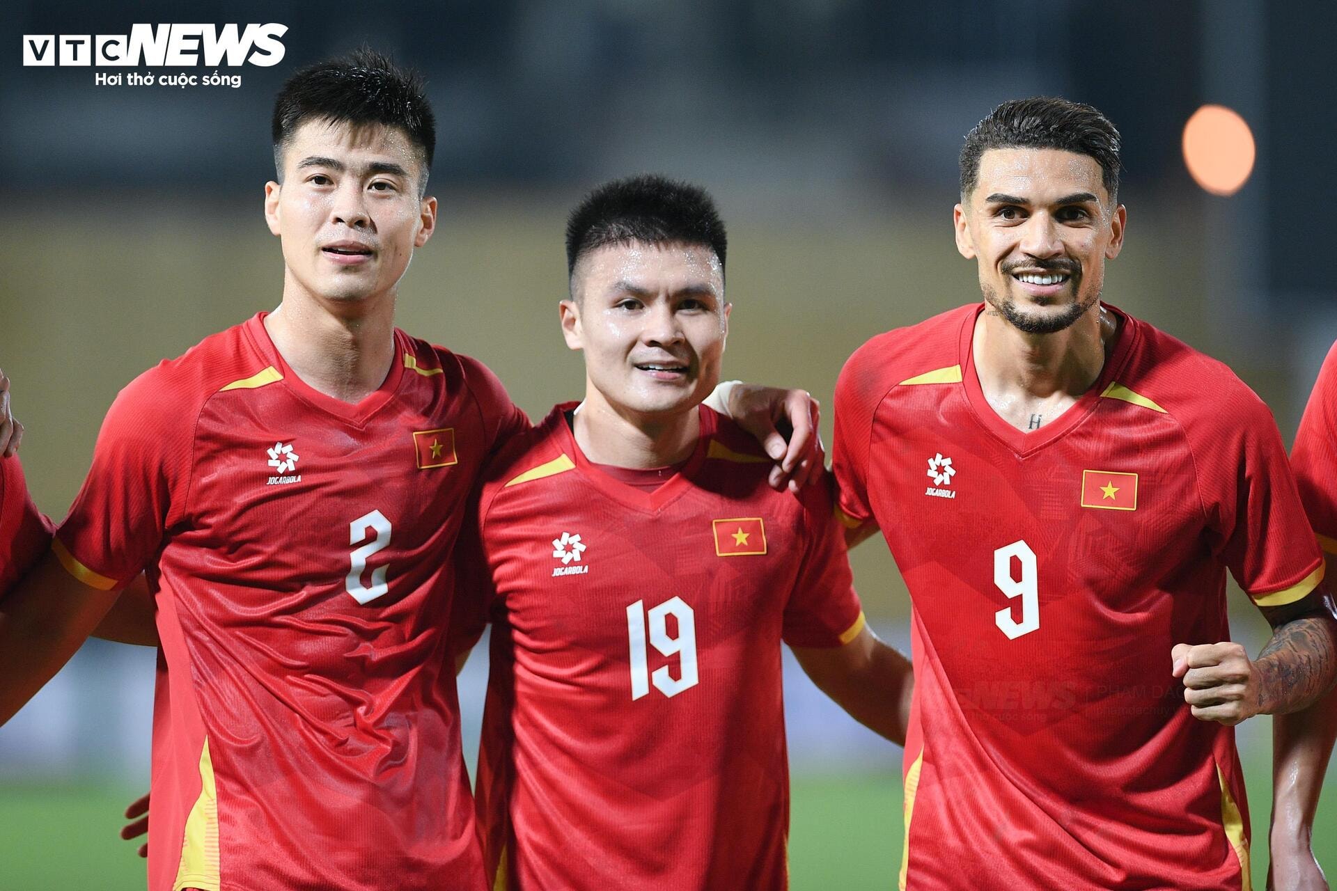 Ra mắt tuyển Việt Nam, Đỗ Hoàng Hên chơi bùng nổ trước Bangladesh - 15