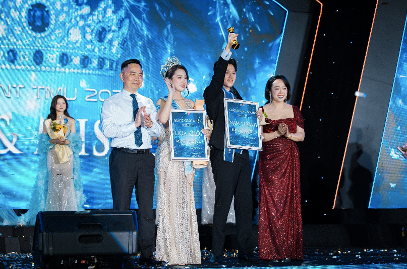 Trương Nhật Quân - sinh viên năm nhất Khoa Khách sạn Du lịch đã giành ngôi vị Nam vương cuộc thi Miss & Mister TMU 2026.