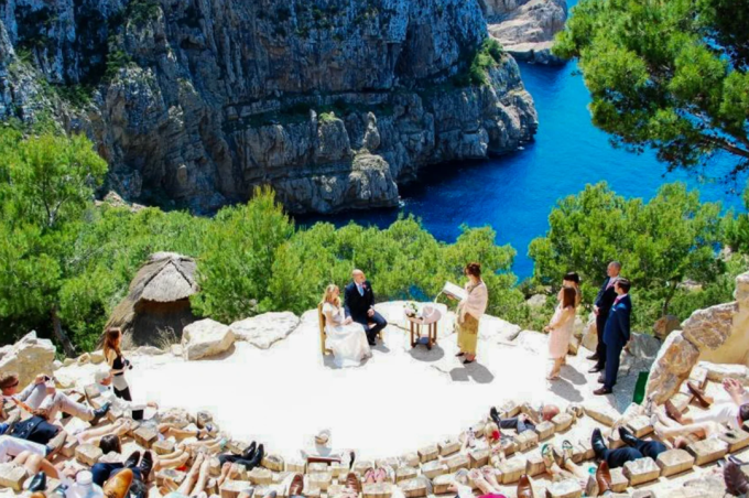 Kris và Amelia làm đám cưới tại Tây Ban Nha năm 2011. Ảnh: CNN