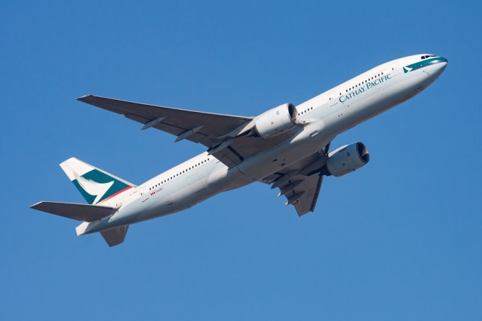 Một máy bay của Cathay Pacific. Ảnh: Guardian
