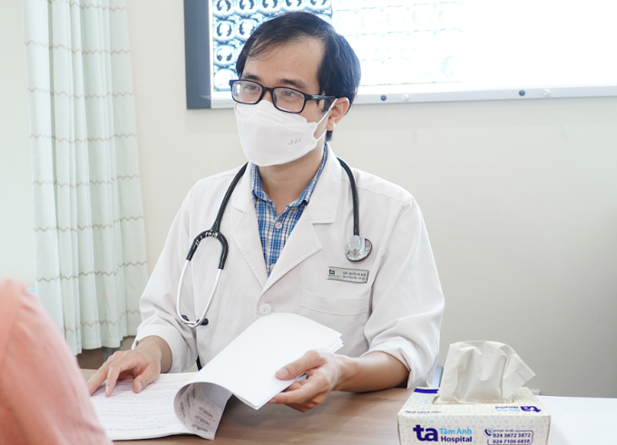 Bác sĩ Ngân đang thăm khám cho người bệnh. Ảnh minh họa: Phòng khám Đa khoa Tâm Anh Cầu Giấy