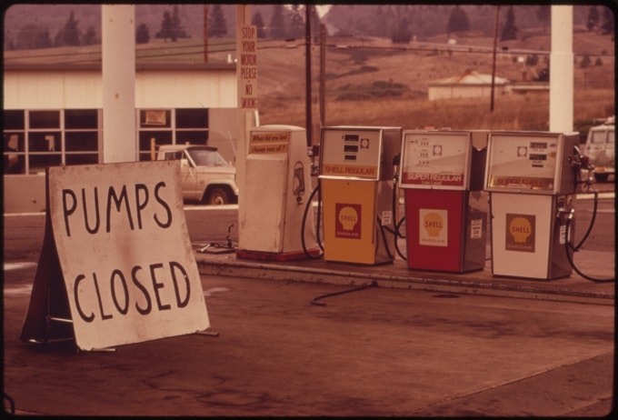 GASOLINE SHORTAGE HIT THE STATE OF OREGON IN THE FALL OF 1973 BY MIDDAY GASOLINE WAS BECOMING UNAVAILABLE ALONG... - NARA - 555405