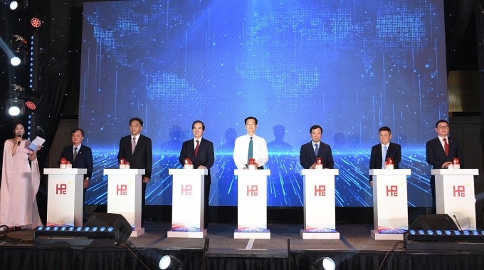 Nghi thức khởi công dự án Nhà máy điện khí LNG Hiệp Phước tối 26/3. Ảnh: An Phương