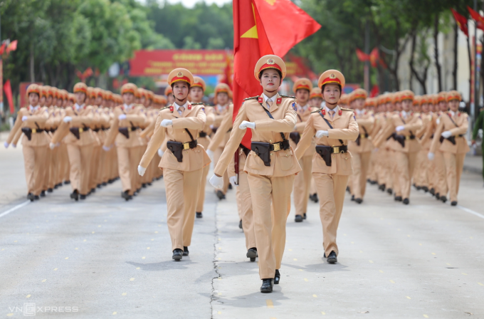 Khối nữ cảnh sát giao thông tập luyện diễu binh 30/4/2025. Ảnh: Phước Tuấn