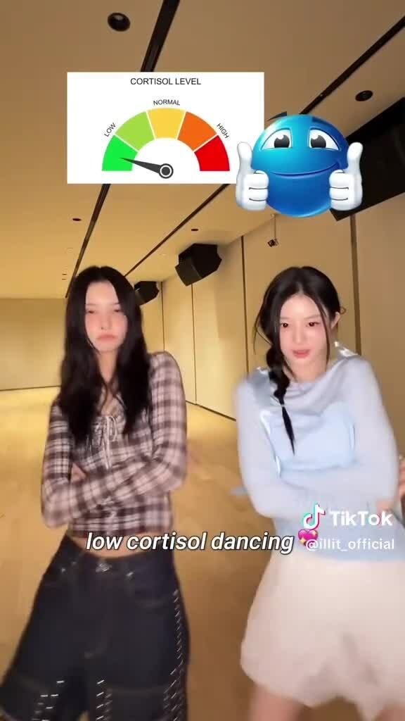 Nhóm nhạc ILLIT nhảy trên nền nhạc 