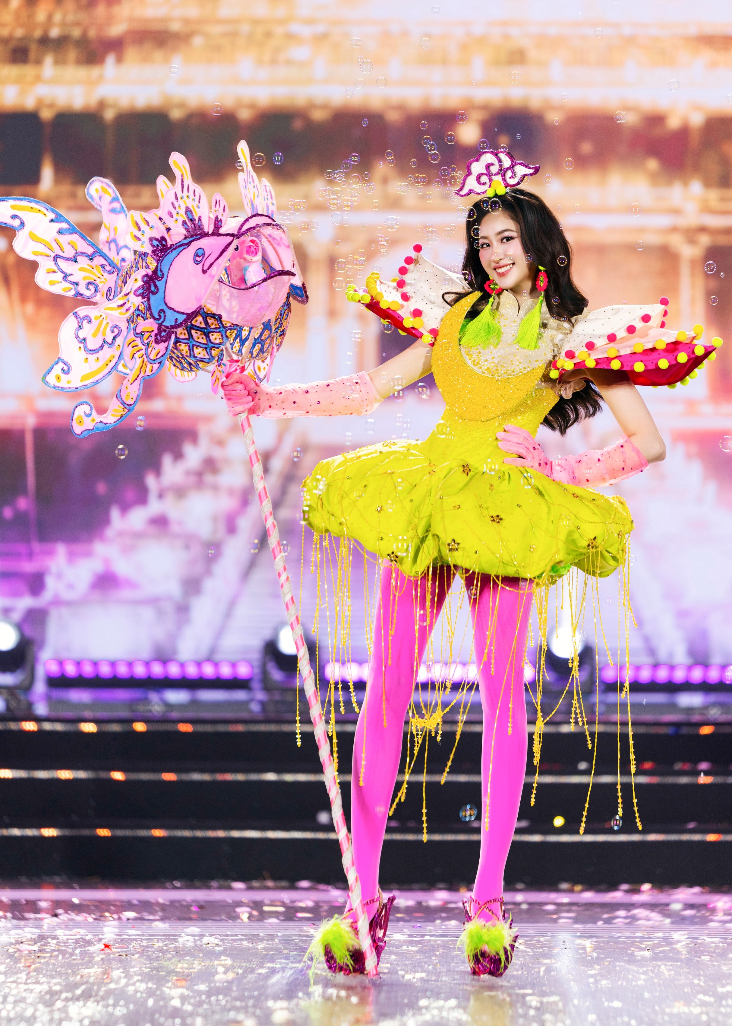 Các màn trình diễn trang phục văn hóa của thí sinh Miss World Vietnam