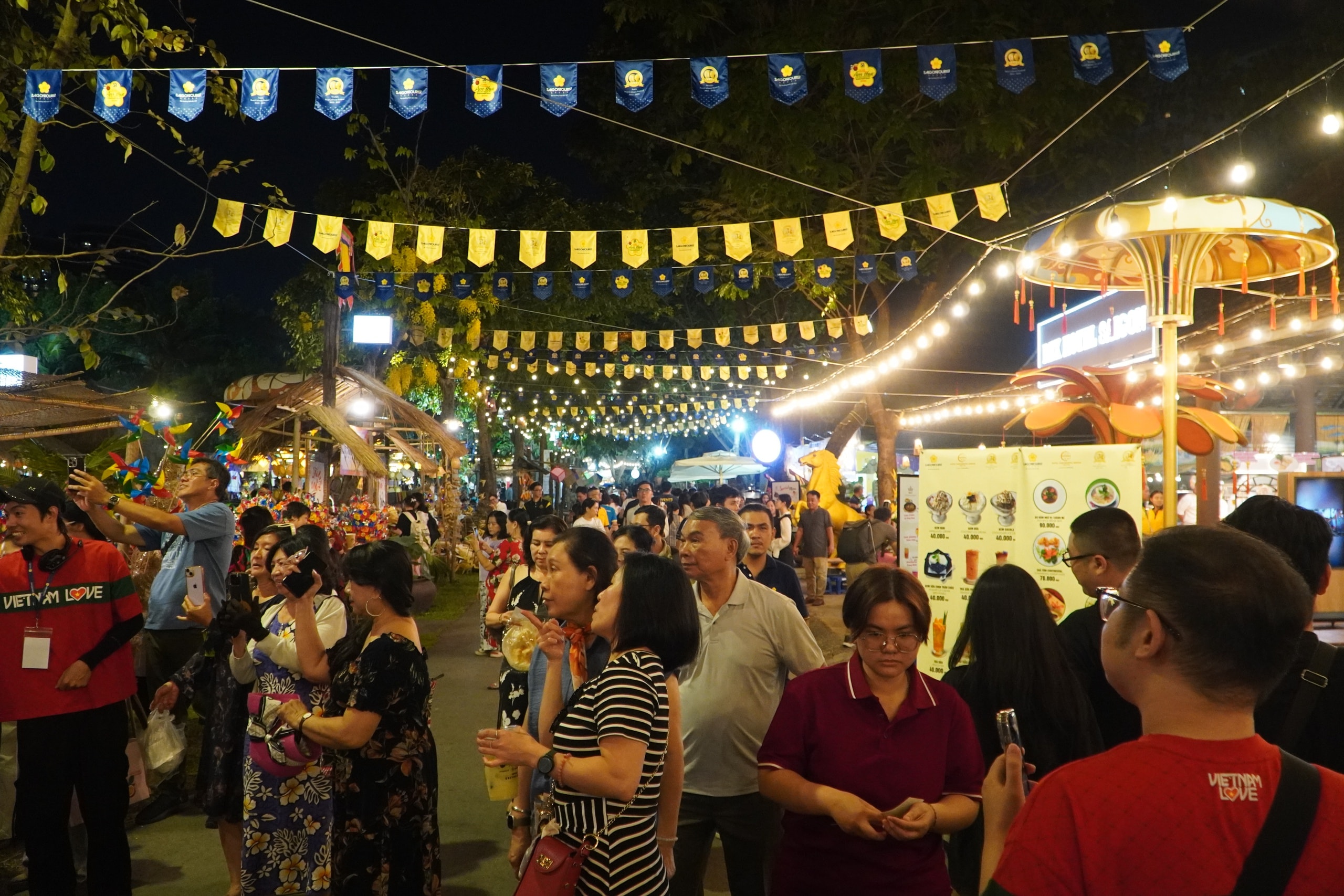 Người dân ùn ùn đổ về lễ hội ẩm thực đặc sắc nhất thế giới tại TPHCM - Ảnh 4.