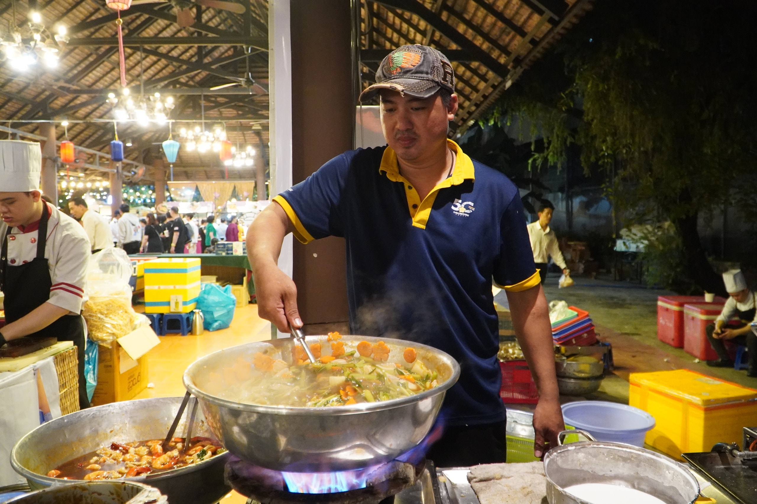 Người dân ùn ùn đổ về lễ hội ẩm thực đặc sắc nhất thế giới tại TPHCM - Ảnh 12.
