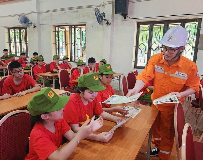 Lan tỏa thói quen tiết kiệm điện - Ảnh 1.